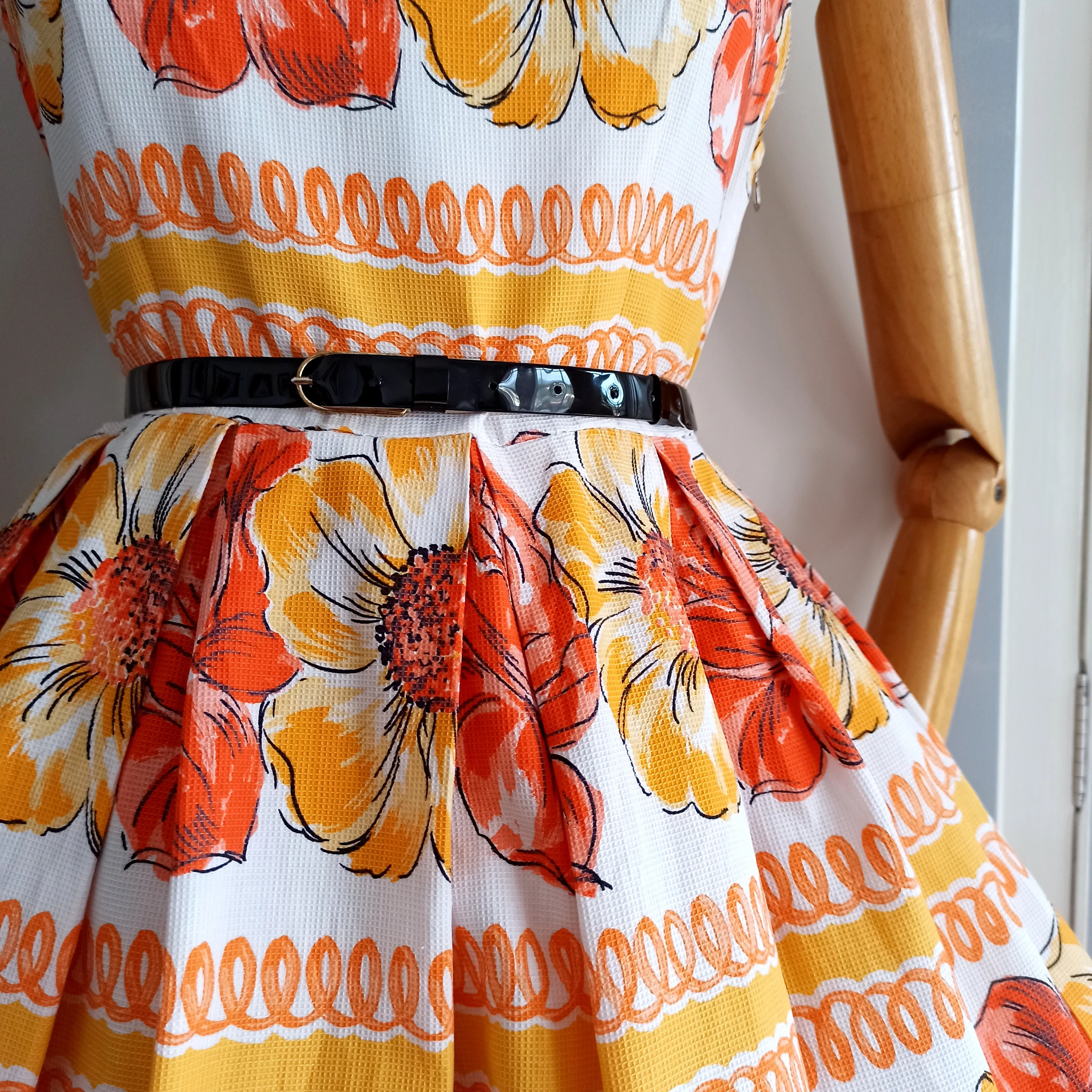 1950s - Fabulous Floral Soft Waffle Dress - W28 (72cm)