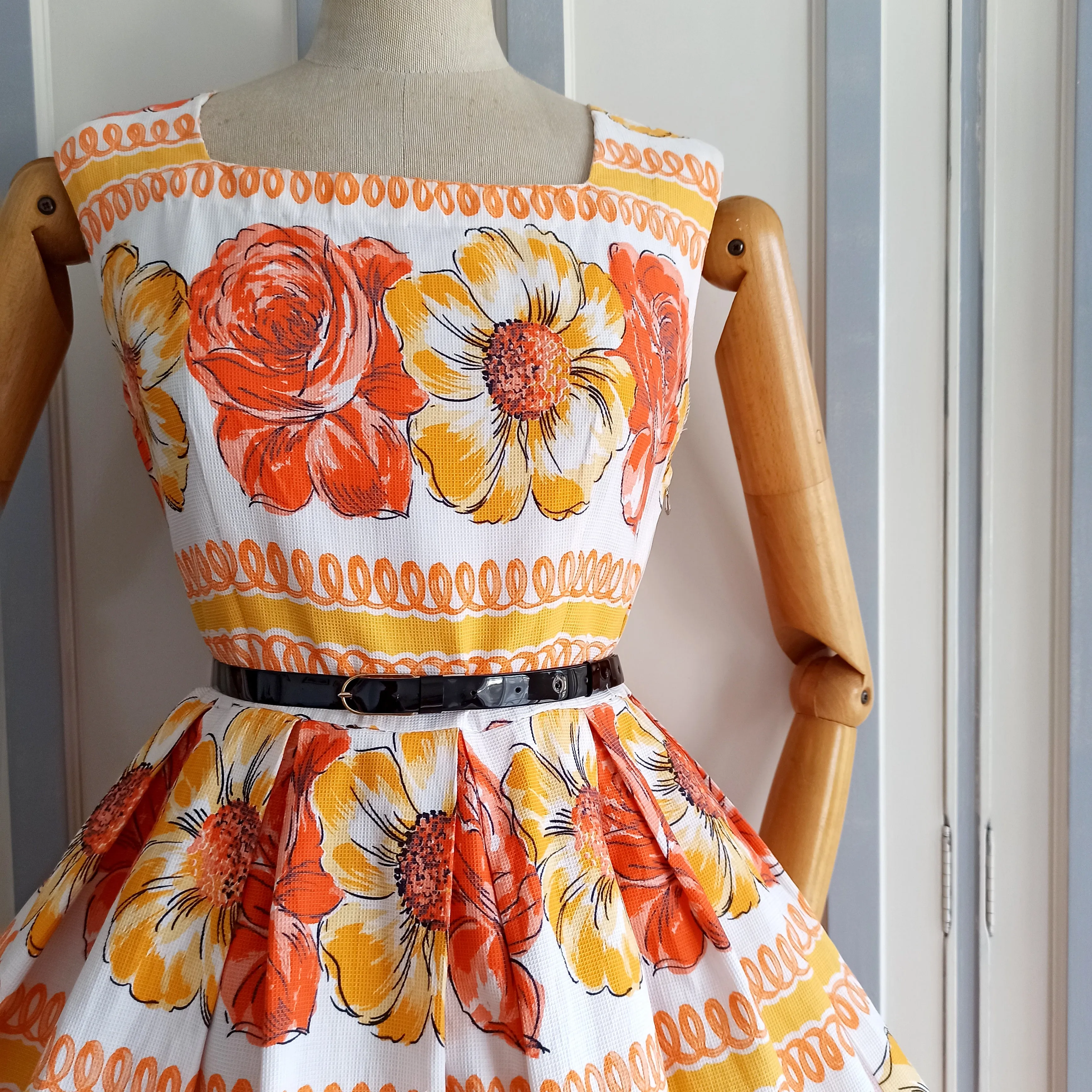 1950s - Fabulous Floral Soft Waffle Dress - W28 (72cm)