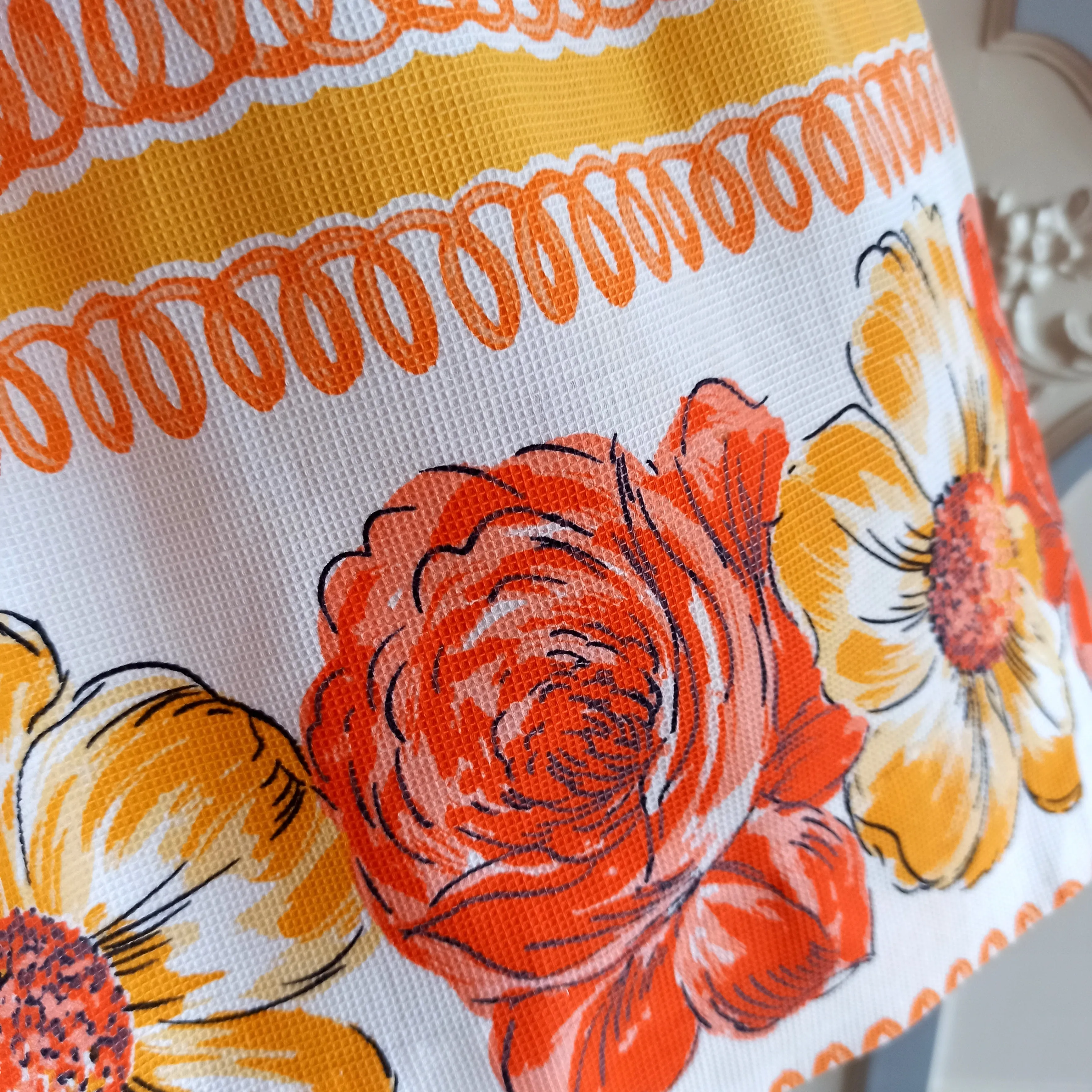 1950s - Fabulous Floral Soft Waffle Dress - W28 (72cm)