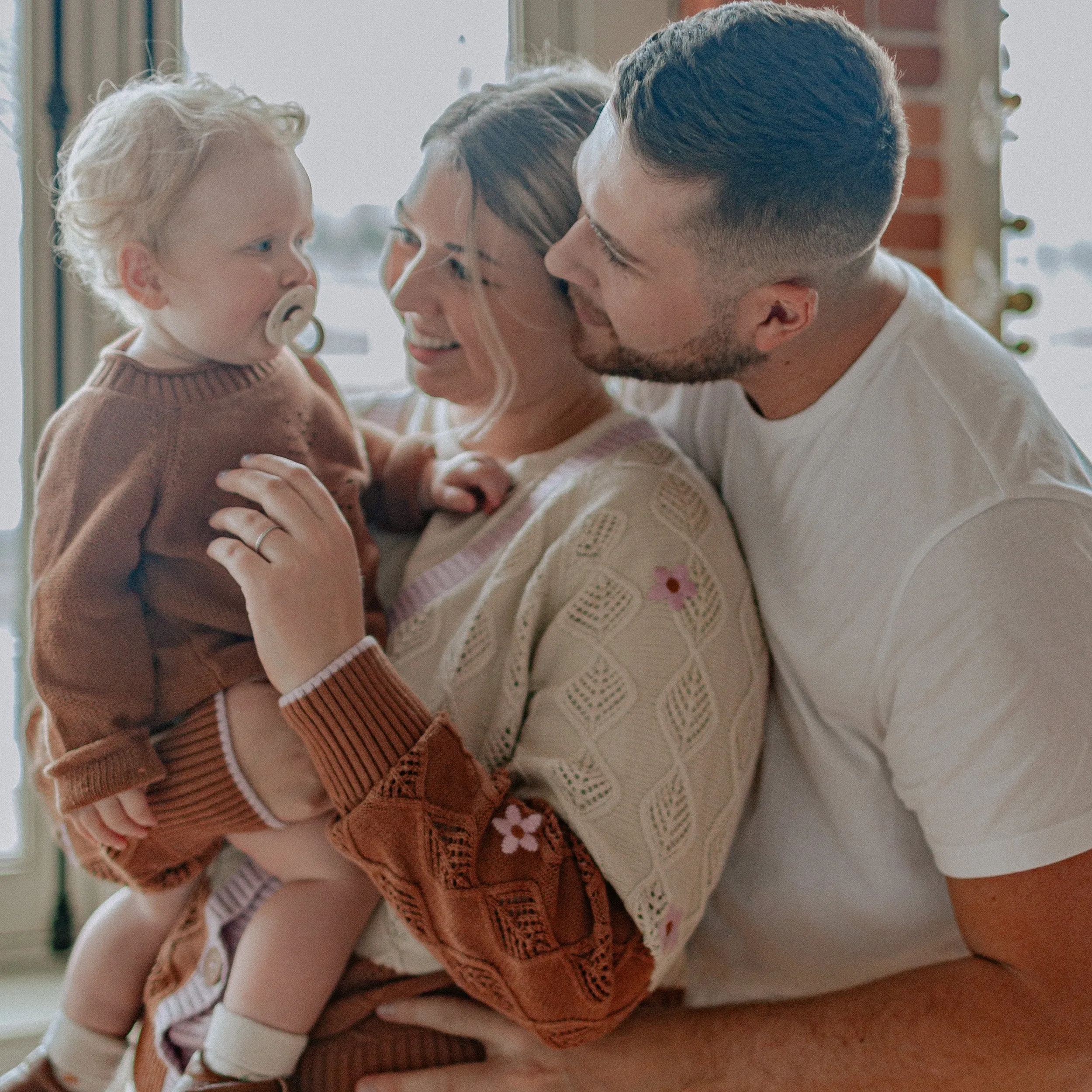Chandail de maille brun en coton, naissance || Brown knitted crewneck in cotton, newborn