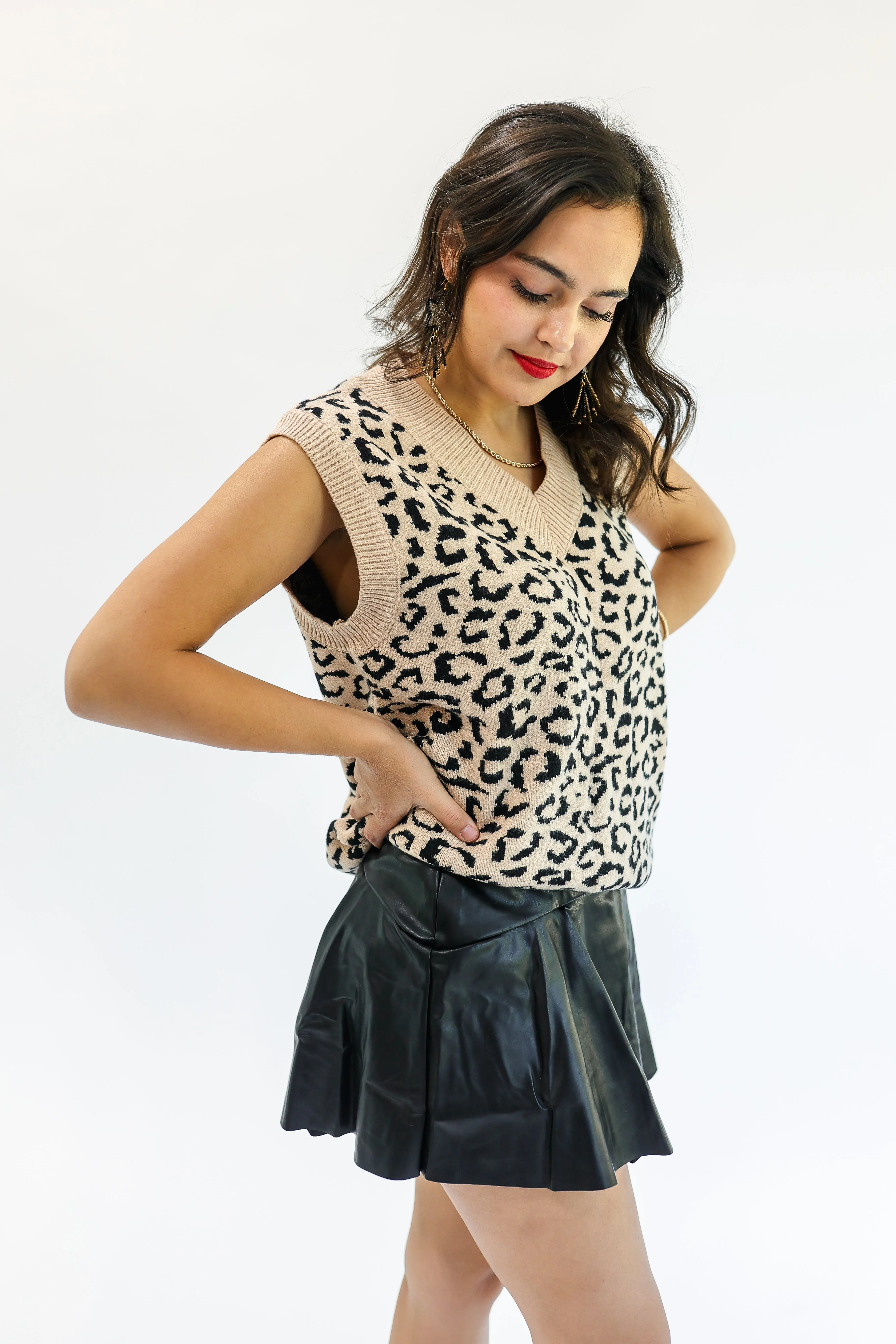Cozy Choice Sweater Vest In Mocha