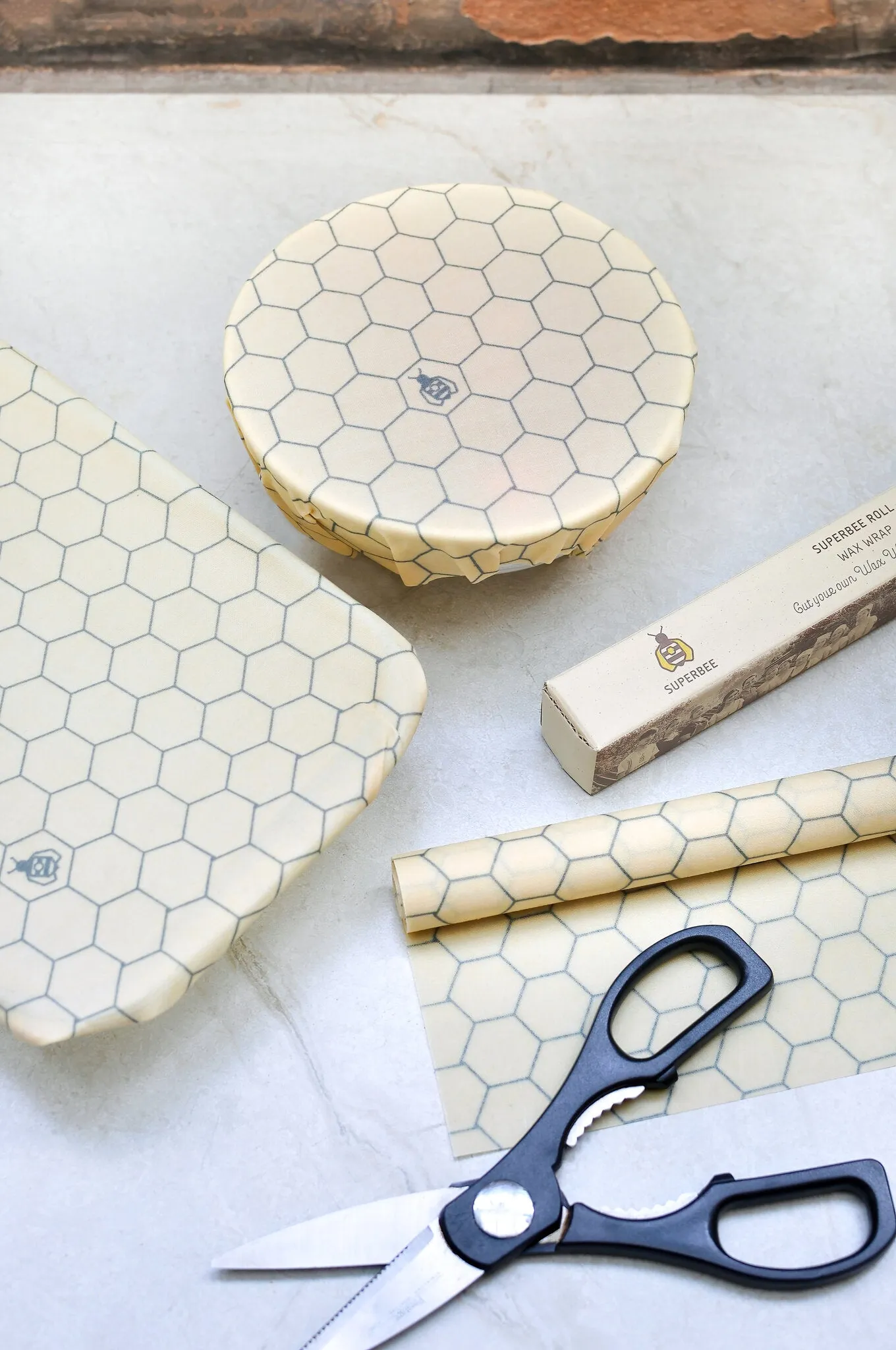SUPERBEE Beeswax Wrap Roll XL, Reusable Beeswax Wrap for Food, Wrap Roll, Reusable Bees Wrap Paper for Wrapping Vegetables, Cheese Paper, Bowl Covers and Sandwich Wrapping Paper, Elephants - 35x13"